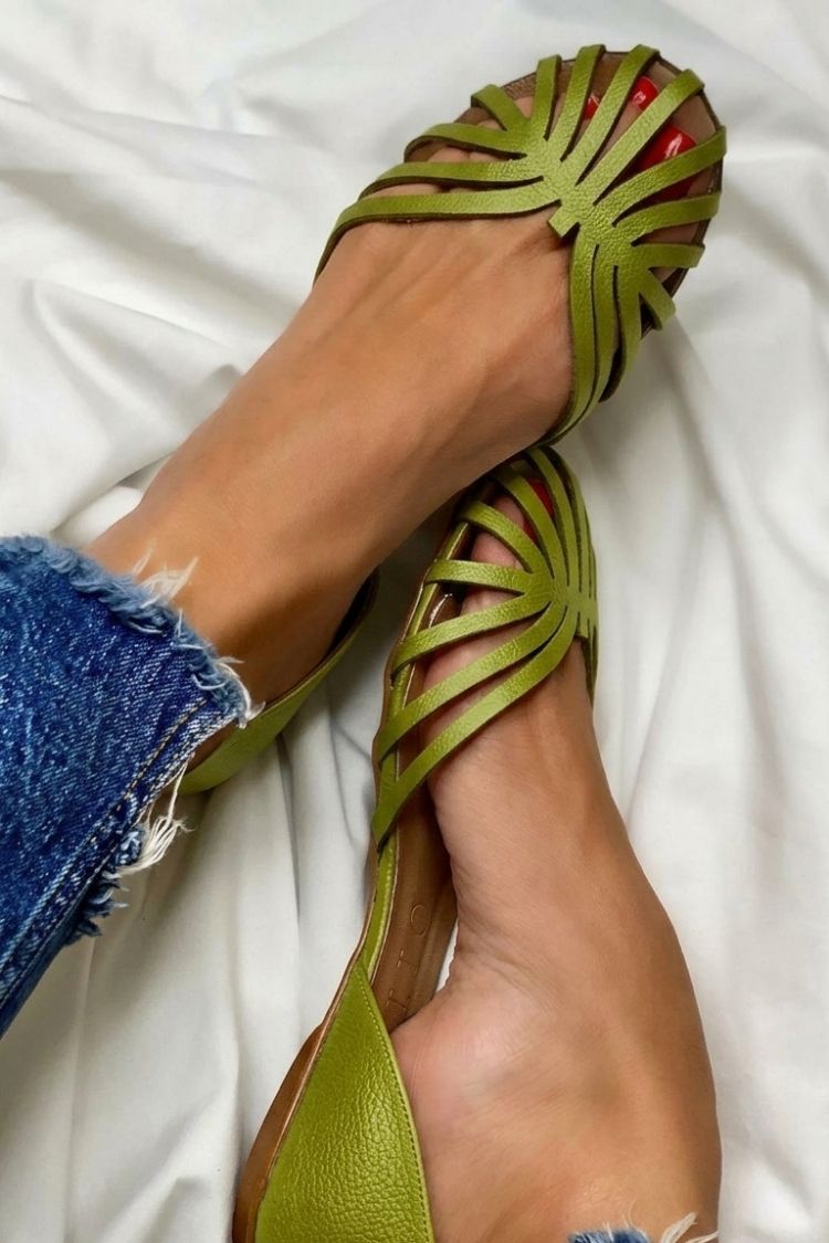 Jiza | Round-Toe Cut-Out Sandals