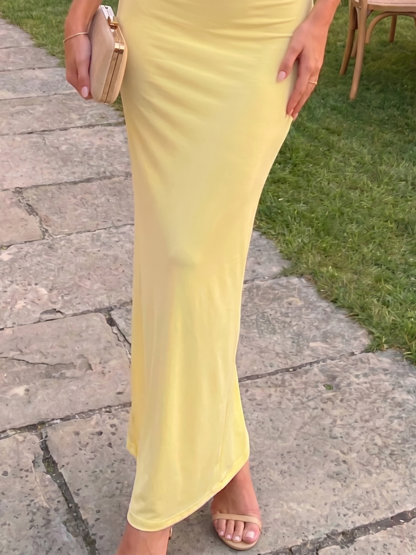Neverine | Robe midi ajustée à col montant