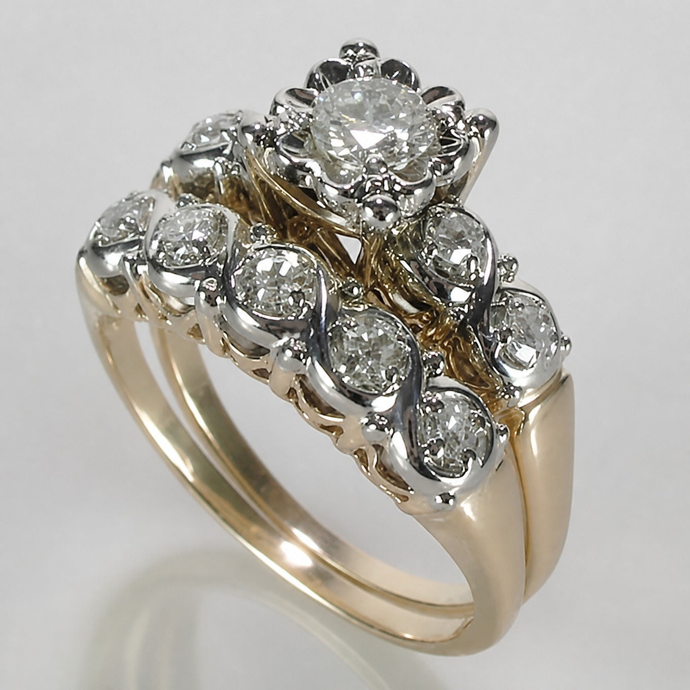 Vintage Sparkling Gold Ring
